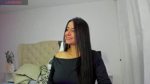 _saralopez_ online show from January 30, 4:47 pm