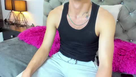 aaron_evanss_ online show from January 7, 1:52 pm