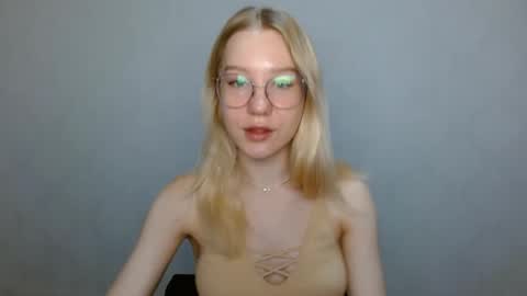 Abby Lovense is active online show from November 14, 8:54 am