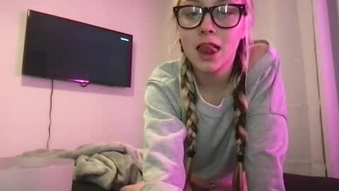 adorable_alexa online show from December 15, 2:22 am