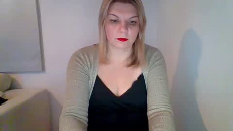 Adrianna online show from December 19, 7:46 pm