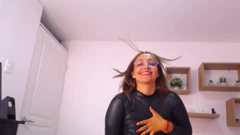 aisha_f00x online show from February 4, 7:04 pm