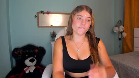 alaia_greyy online show from December 3, 12:43 pm