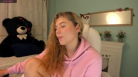 alaia_greyy online show from December 26, 12:41 pm