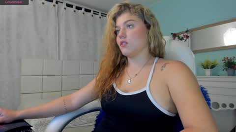 alaia_greyy online show from December 28, 12:43 pm