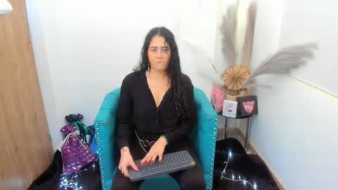 Aleene online show from December 3, 12:00 pm