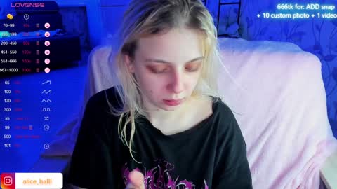 alice_halle online show from December 17, 5:21 am