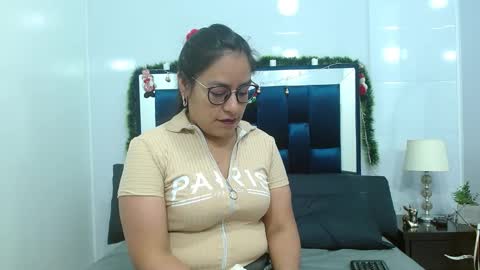 aliix_cooper online show from January 2, 1:01 pm