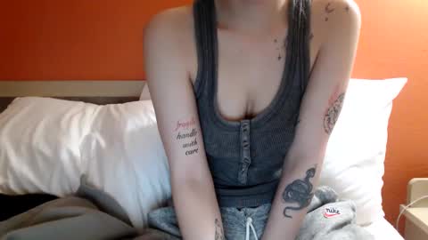 alliebearx online show from November 17, 3:24 pm