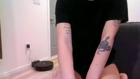 alliebearx online show from January 2, 2:44 am