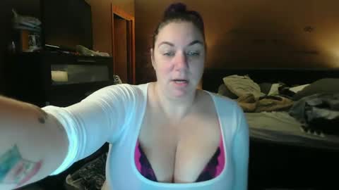 Tig Bitty online show from November 12, 3:51 am