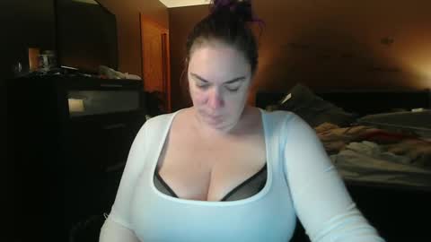 Tig Bitty online show from November 25, 3:10 am