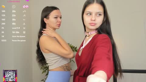 Lana and Hannah online show from December 25, 7:37 am