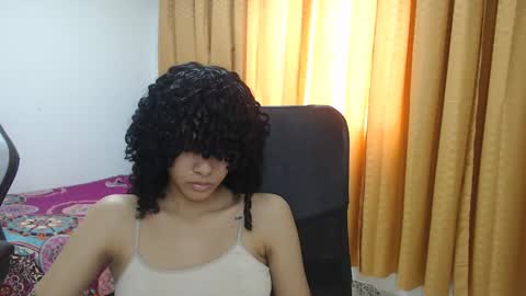 andrea_crespa1 online show from December 2, 3:22 pm