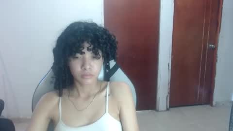 andrea_crespa1 online show from December 10, 4:42 pm