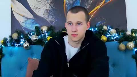 andress_ston online show from December 10, 7:42 am