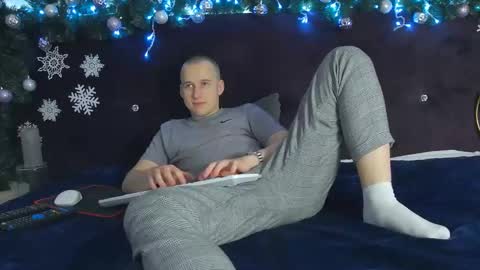 andress_ston online show from December 15, 9:04 pm