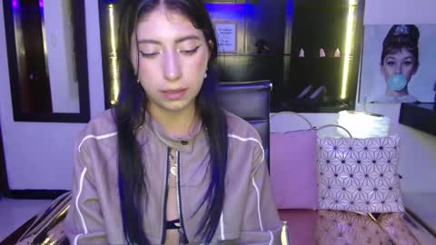 angela_diaz_ online show from January 9, 12:06 pm