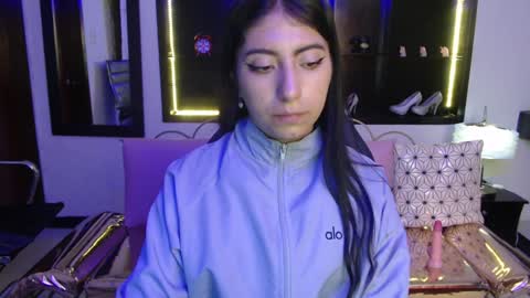 angela_diaz_ online show from January 21, 11:59 am