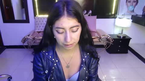 angela_diaz_ online show from January 13, 12:30 pm