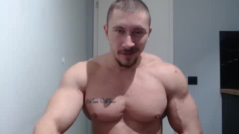  ------- SEX SHOW WITH GUYS AND GIRLS  MUSCLE SHOW online show from December 10, 11:40 am