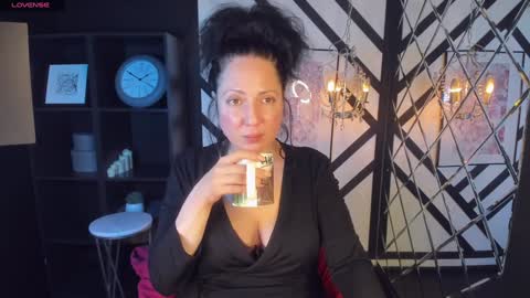 Anita online show from December 7, 2:27 pm