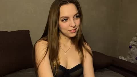 annyislovely online show from February 1, 4:46 pm