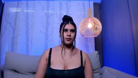 antonellarose__ online show from December 7, 7:52 pm