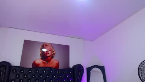 ariiaanaa_ online show from November 20, 1:04 pm