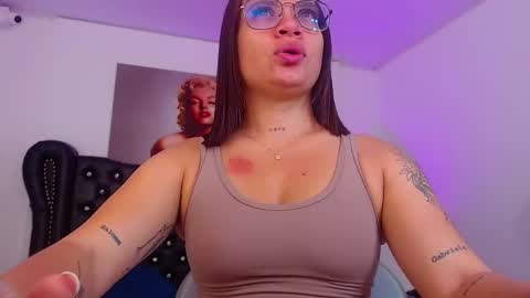 ariiaanaa_ online show from November 28, 12:23 pm