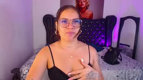 ariiaanaa_ online show from December 2, 12:20 pm