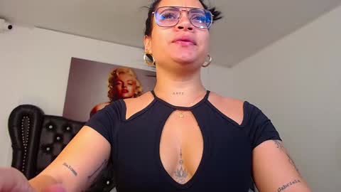 ariiaanaa_ online show from December 26, 11:46 am