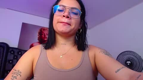 ariiaanaa_ online show from January 16, 11:24 am