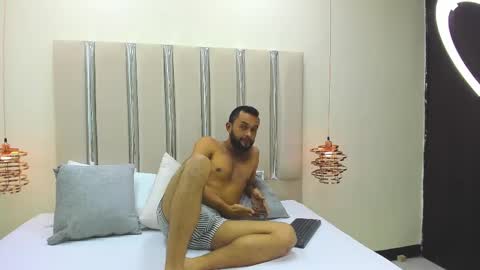 aron_bakerr online show from February 12, 4:03 am