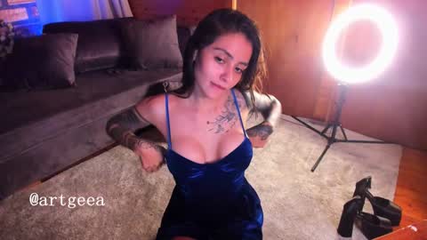 Linda  independent model artgeea online show from December 11, 12:37 am