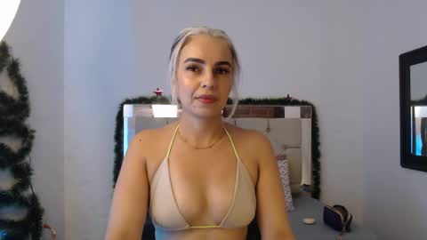 ashley__tylor online show from December 18, 3:43 am