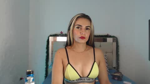 ashley__tylor online show from December 9, 2:29 am