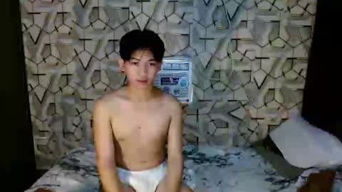 asian_wayne online show from December 10, 6:37 am