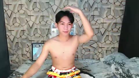 asian_wayne online show from December 13, 6:43 am