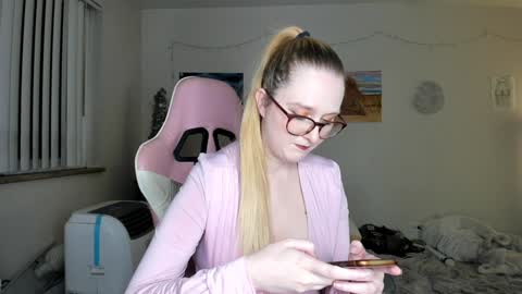 AudreyAlien online show from January 9, 4:19 am