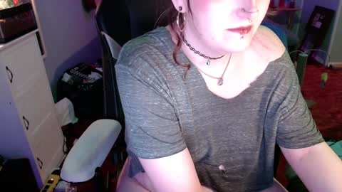 Averypeach19 online show from January 17, 10:29 pm