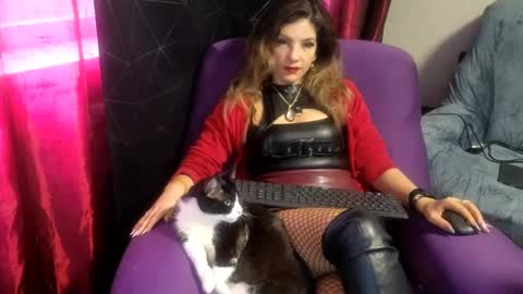 Dominatrix Queen online show from December 29, 11:11 am