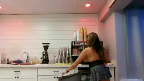 bbygirlshelly online show from January 3, 4:50 am