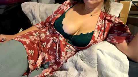 BeachyMILF online show from December 11, 5:29 pm