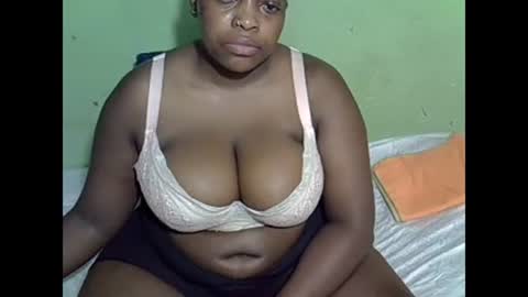 my name is kianah nice to meet u can you follow me for more show honey rate me please its impotant online show from December 31, 11:41 am