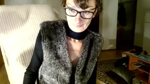 Raluca online show from November 25, 6:39 pm