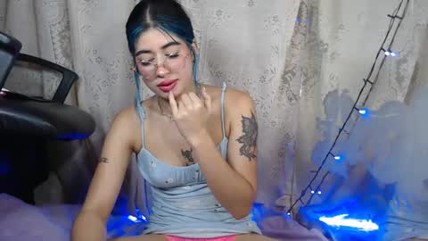 modelo independiente online show from December 12, 11:42 pm