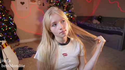 Chloe Next stream on Monday online show from December 20, 6:16 pm