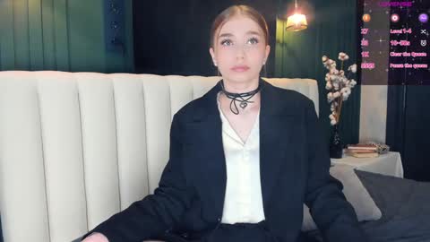 Sophie online show from November 12, 4:35 am