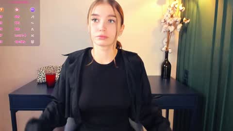 Sophie online show from November 28, 3:42 am